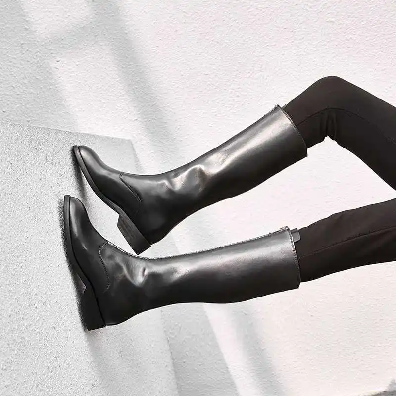 Новинка 2019 женские сапоги из эластичной кожи выше колена на молнии