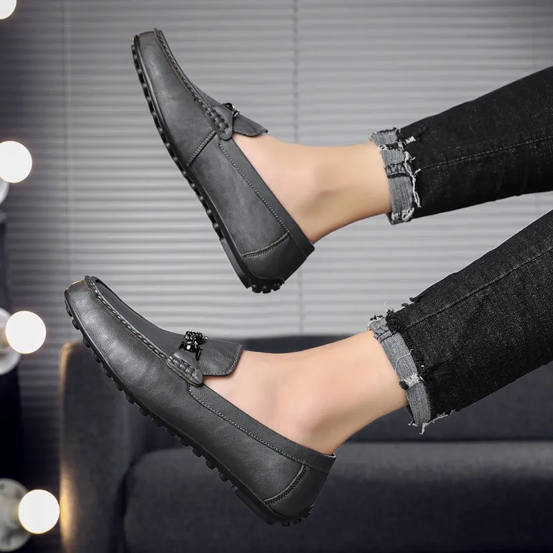 

2020 Hot Men Loafer Shoes Black Gray Casual Slip on Shoes for Mens Luxury Brand Handmade Casual Shoes Driving Moccasins Mens