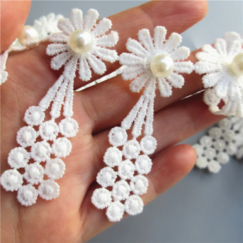 Вышитые кружева с маргариткой жемчужинами цветами виноградными кисточками