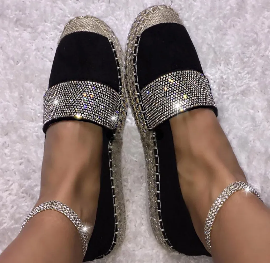 Женские кроссовки с закрытым носком украшенные стразами женские сезон