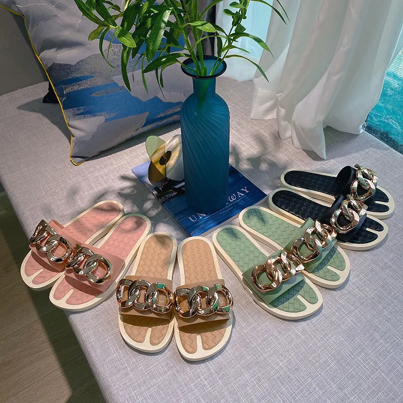 

New Fashion Women's Slippers Metal Chain Decorated Flat Sandals Women Slip On Slides Casual Outdoor Flip Flops Beach Shoes