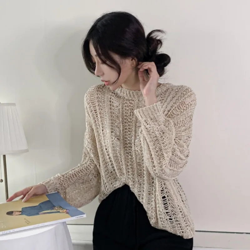 Женский трикотажный пуловер с круглым вырезом