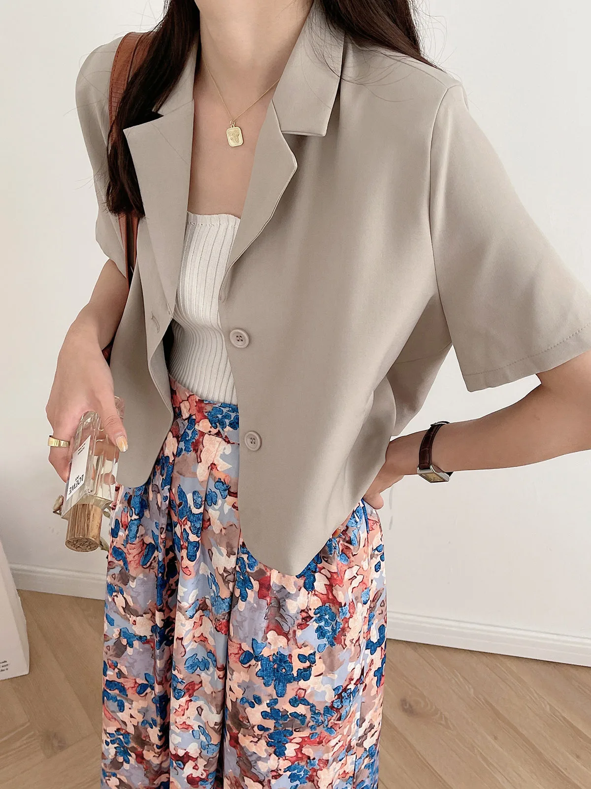 

Blazers Women Fashion Solid Loose Summer Office Casual Loose Short Sleeve Turn-down Collar Single Breasted Mujer De Moda Blusas