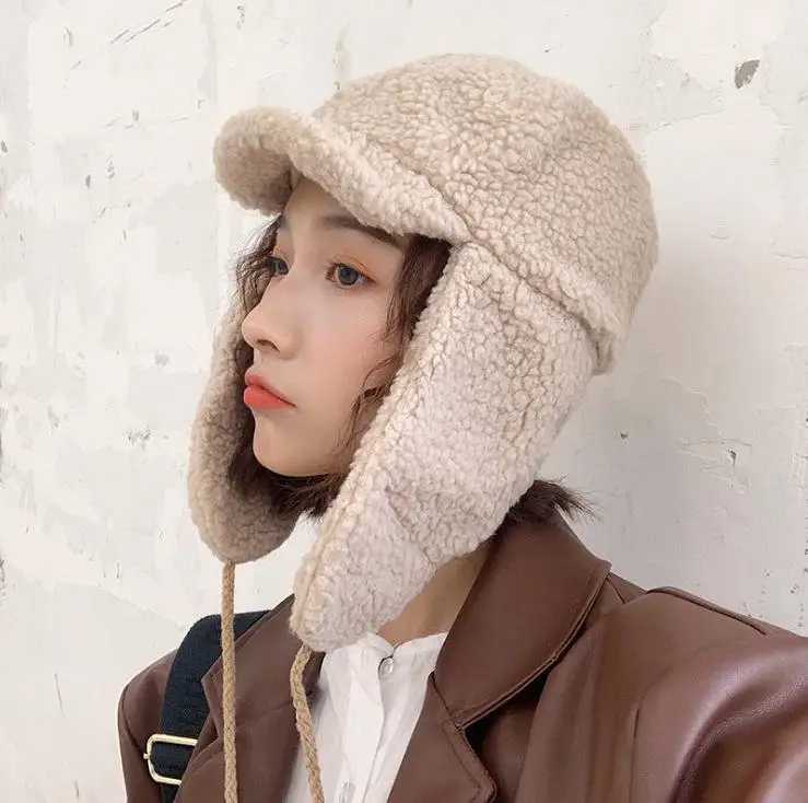 Женские шапки бомберы на осень и зиму утепленная плюшевая шапка с защитой ушей