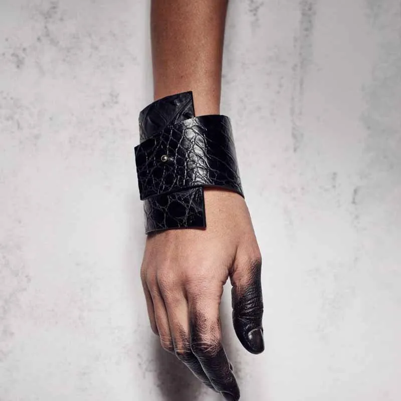 

6 Pcs/Lot Wholesale Luxury Crack Punk Black Leather Bracelets For Women Leather Jewelry