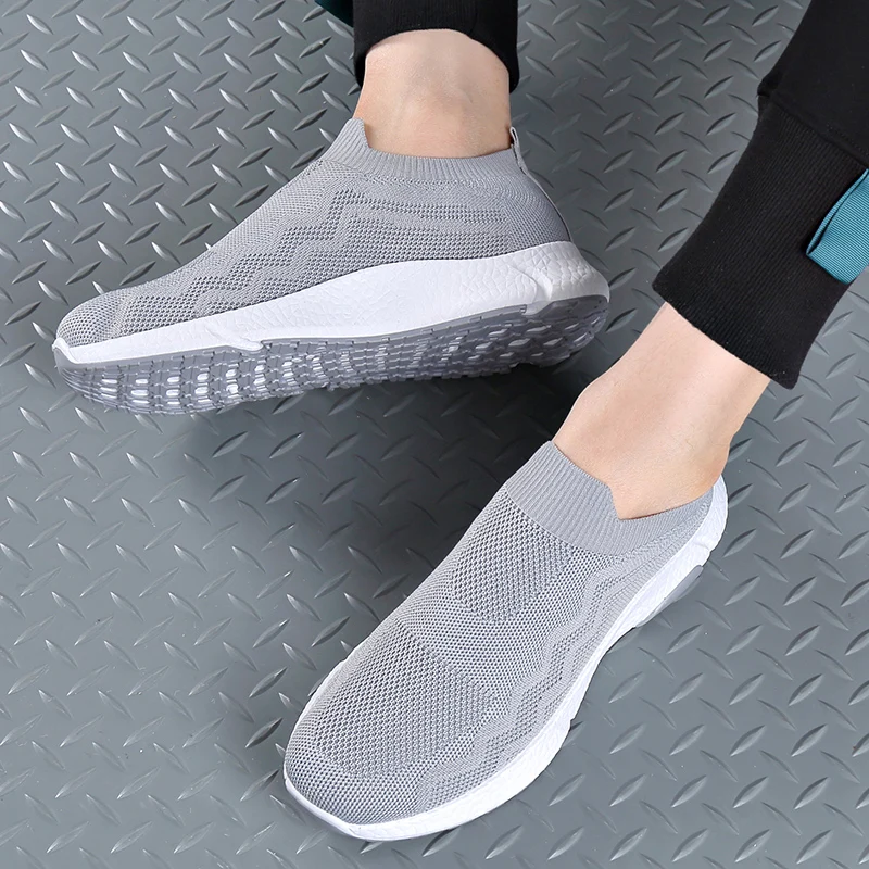 2022 New Slip on Casual Light Men's Running Shoes Breathable Weave Soft Men's Shoes Outdoor Walkong Non Slip Designer Shoes Men
