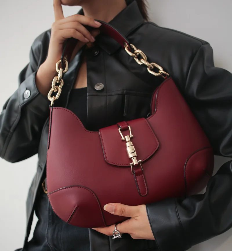 

Vintage Women Shoulder Bags Cowhide Leather Chains Brand Lock Designer Classic Baguette Handbag