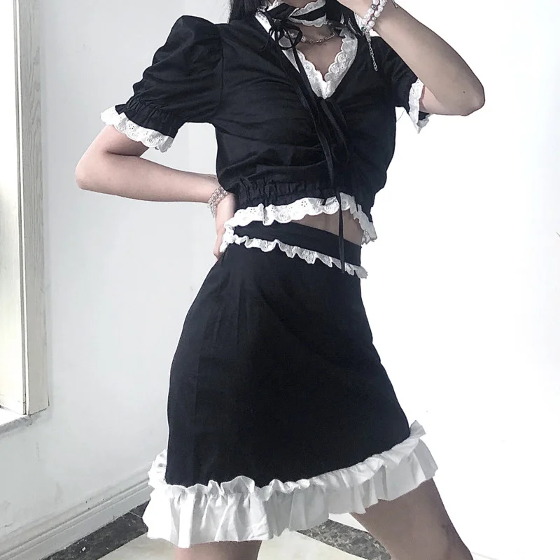 Женский комплект из футболки и юбки с коротким рукавом V-образным вырезом |