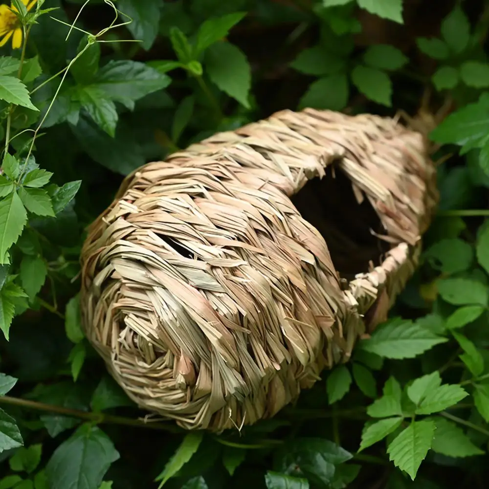 

1Pcs Hummingbird House Grass Hand Woven Bird Nest Natural Bird Hut Bird Houses for Outside Hanging