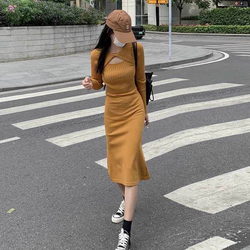 Женское трикотажное платье-трапеция с длинным рукавом и круглым вырезом |