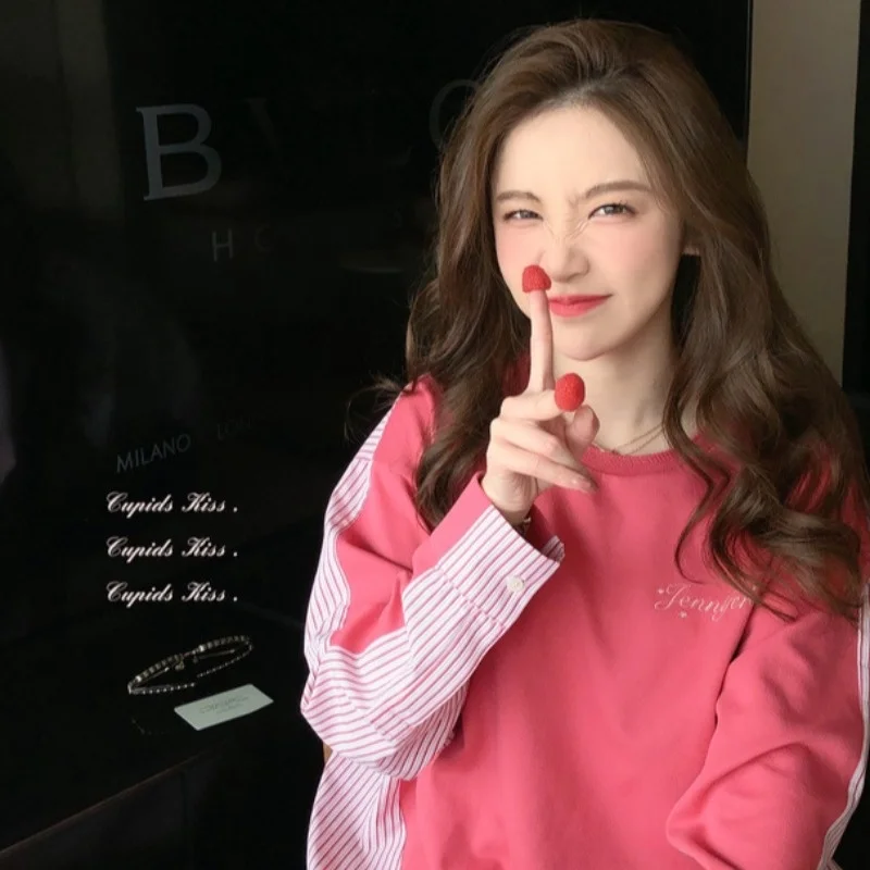 

Женский топ на раннюю осень, модный свитер с прострочкой, дизайнерская нишевая рубашка контрастных цветов в полоску, розовое пальто, темпер...