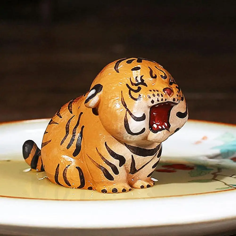 

Tiger Figurine Decor Tea Pet Tiger Shape Unique Eco-friendly Eye-catching Purple Sand Animal Sculpture Tea Figurines for Office