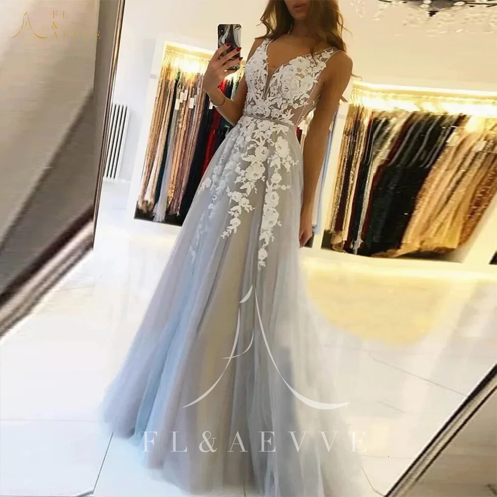 

Cheap Grey Tulle Deep V-neck Evening Dresses White Appliques Backless Special Occasion Prom Gowns Plus Size Girl Dress
