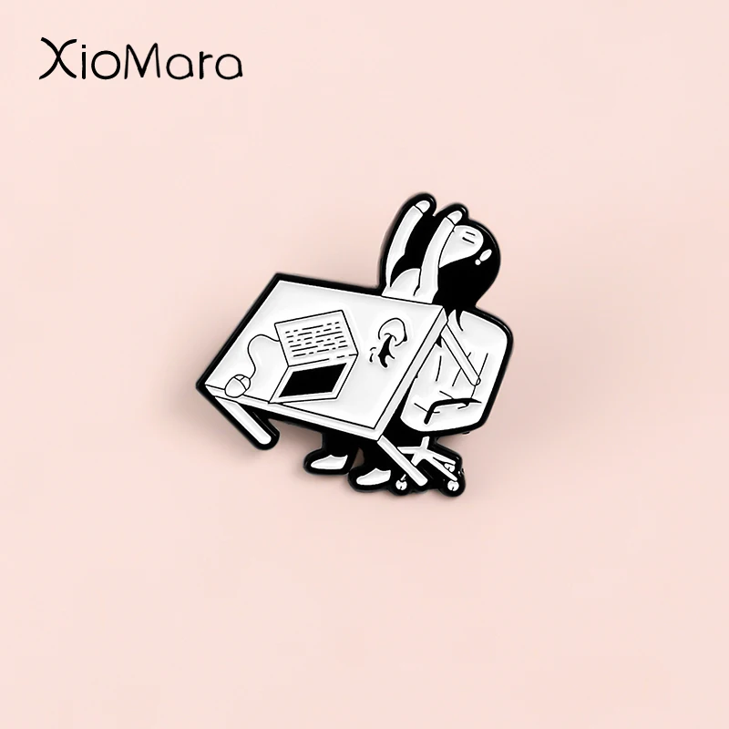 Я устала от работы! Офисная девушка поднимает стол эмаль булавки рубашка Meme