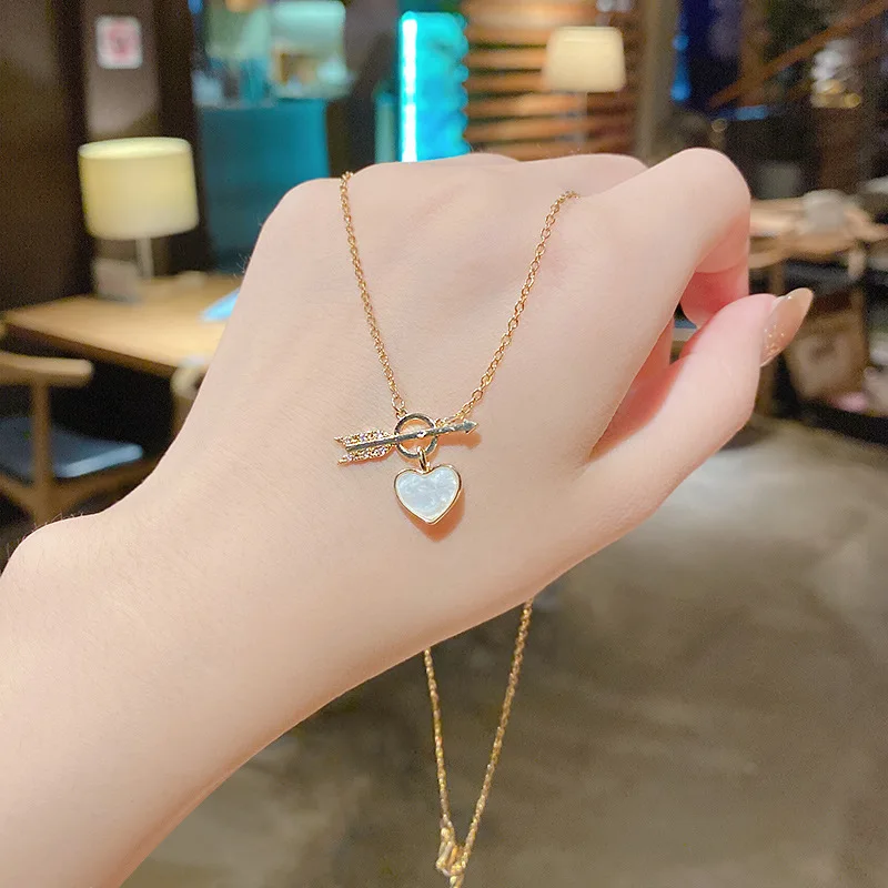 

Korean fashion and exquisite one arrow through the heart titanium steel necklace female temperament simple love clavicle chain