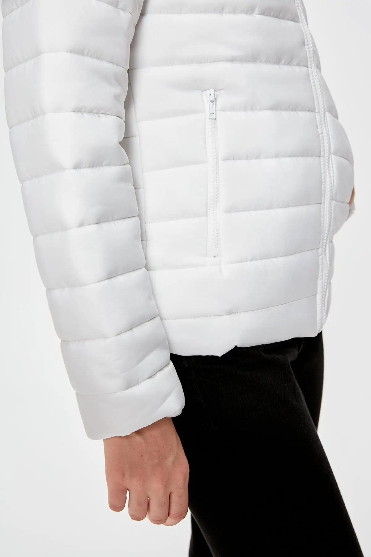 Trendyol экрю Colar Piping Надувное пальто TWOAW20MO0012