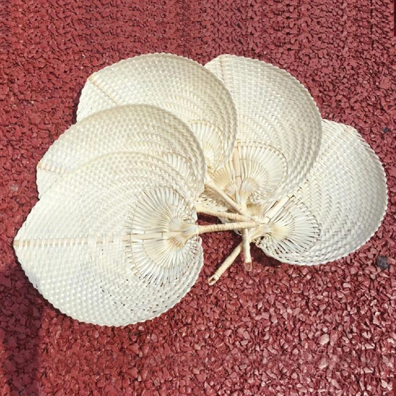 

Arts Hand Made Fan Peach Shaped Bamboo Fan Summer Cool Air Fan Characteristic