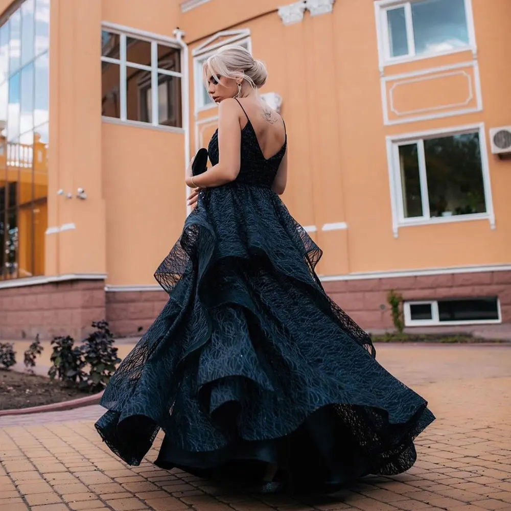 New Floor-Length Backless Lace V-Neck Sweep Train Spaghetti Strap Ruffles Tiered Ball Gown 2020 Long Prom Dress