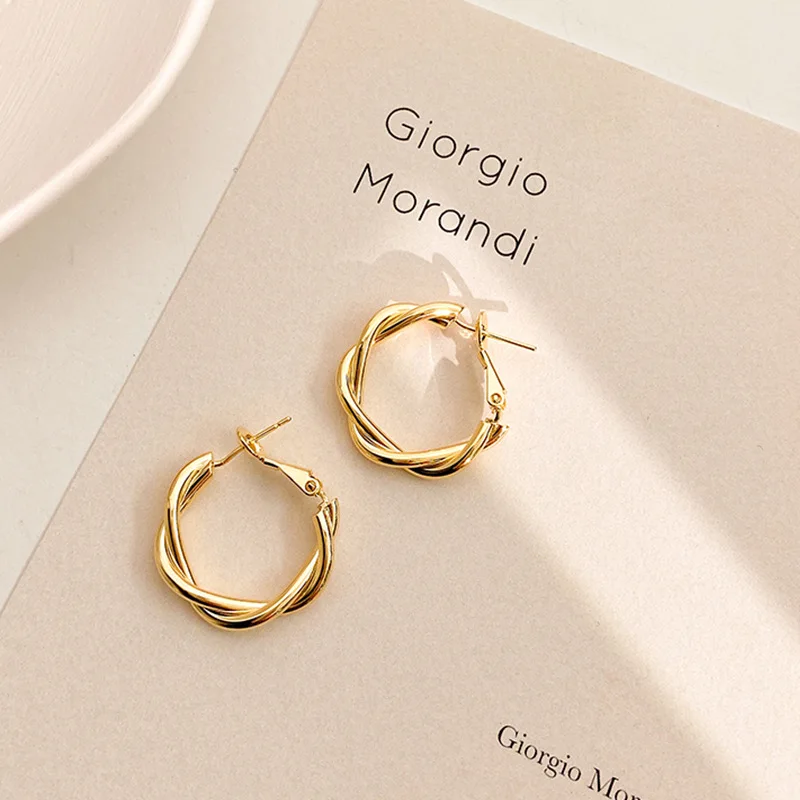 2023 New Arrival Trendy Simple Geometric Twist Hoop Earrings For Women Fashion Gold Color Metal Party Pendiente