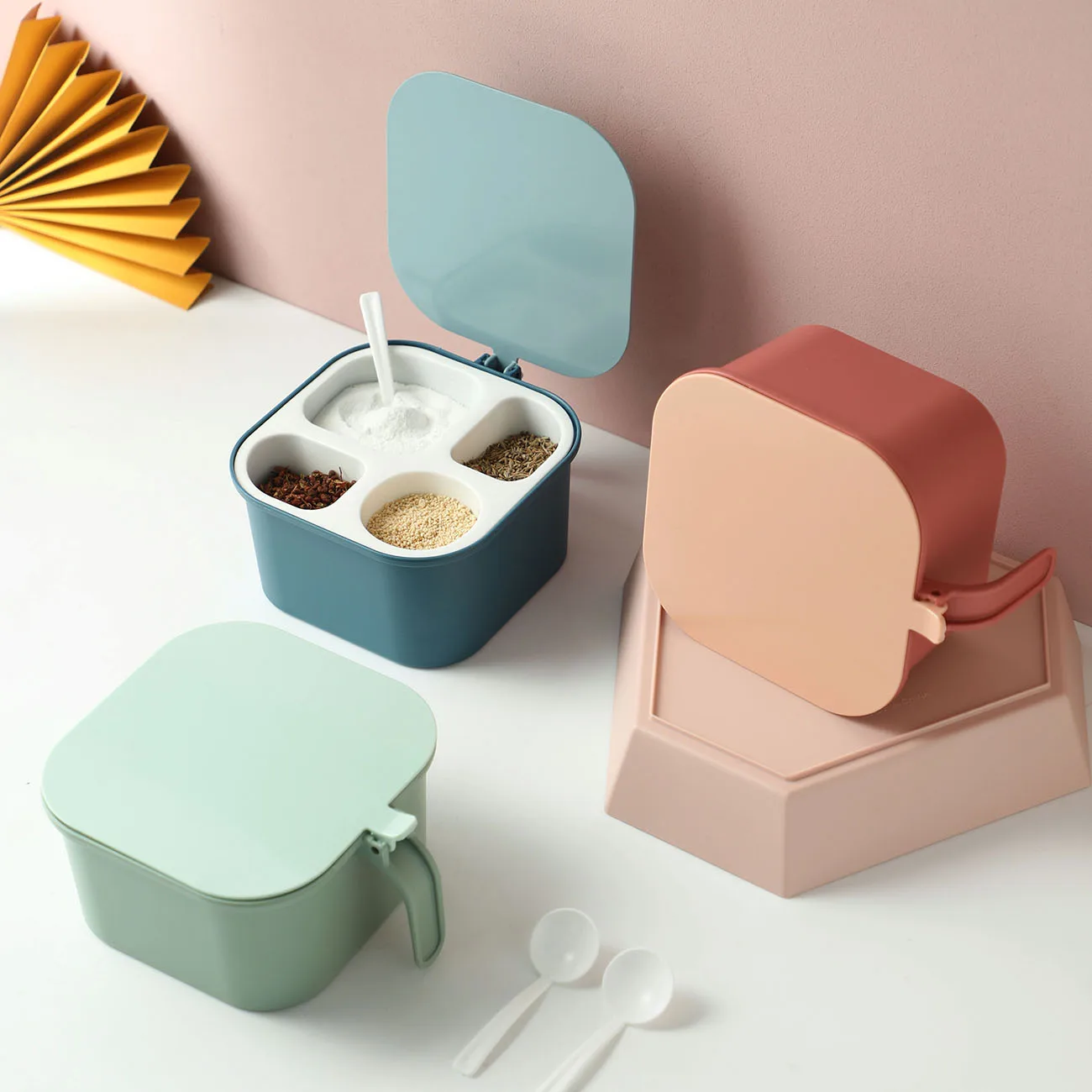 

Plastic Seasoning Box Four Grid One-piece Set Kitchen Storage Household Seasoning Bottled Monosodium Glutamate Salt Tank