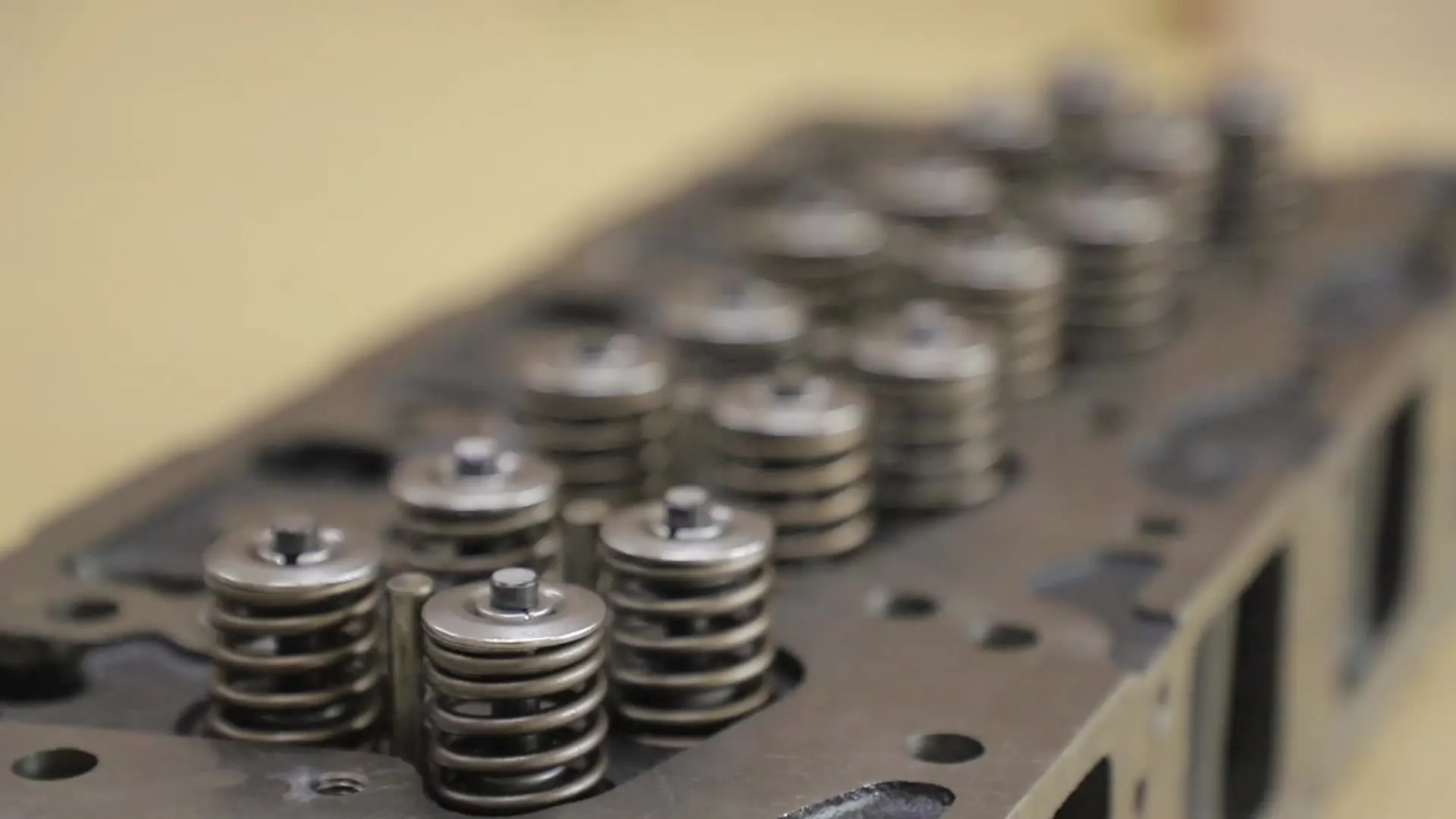 

Forklift diesel engine parts 3D84 cylinder head for repair