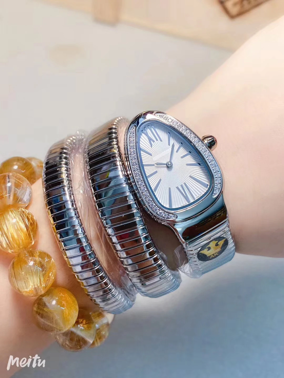 

Luxury Brand New Women Lady Snake Silver Bracelet Diamond Bezel Rome Japanese Quartz Stainless Steel Sapphire Black White Watch