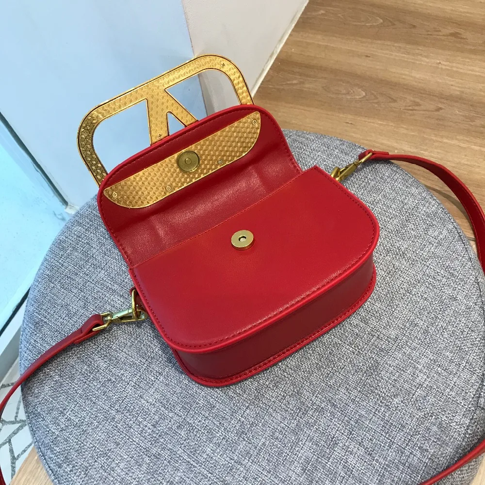 

New Letter-V Serpentine Personality Design Bag Saddle Bag Wild Chic Shoulder Messenger Bag for Women Tide Mini Bag