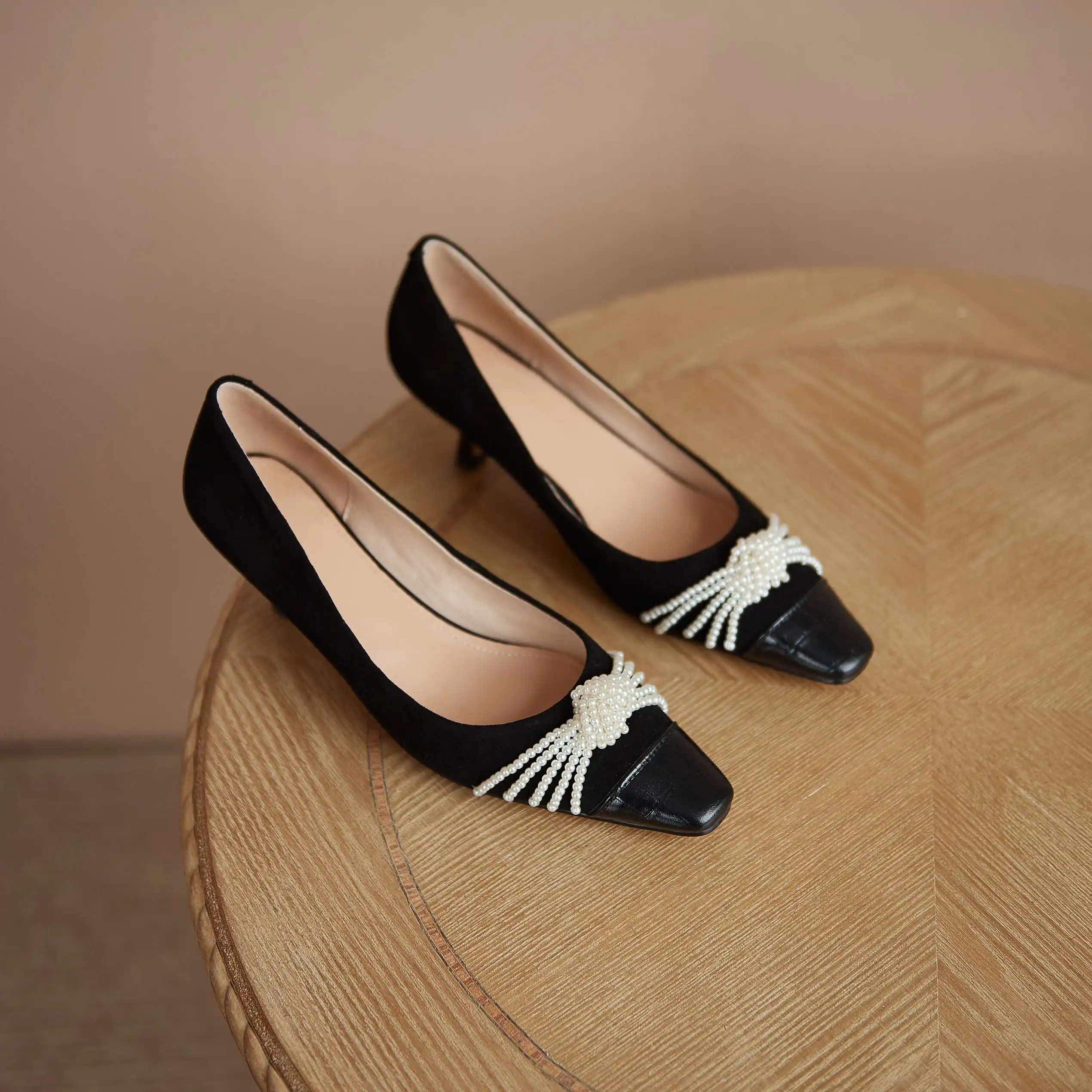 

Krazing Pot patchwork genuine leather small square toe med heel pearl decoration French romantic retro fashion women pumps L77