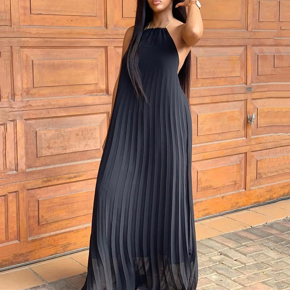 Женское длинное плиссированное платье с лямкой на шее макси без рукавов в
