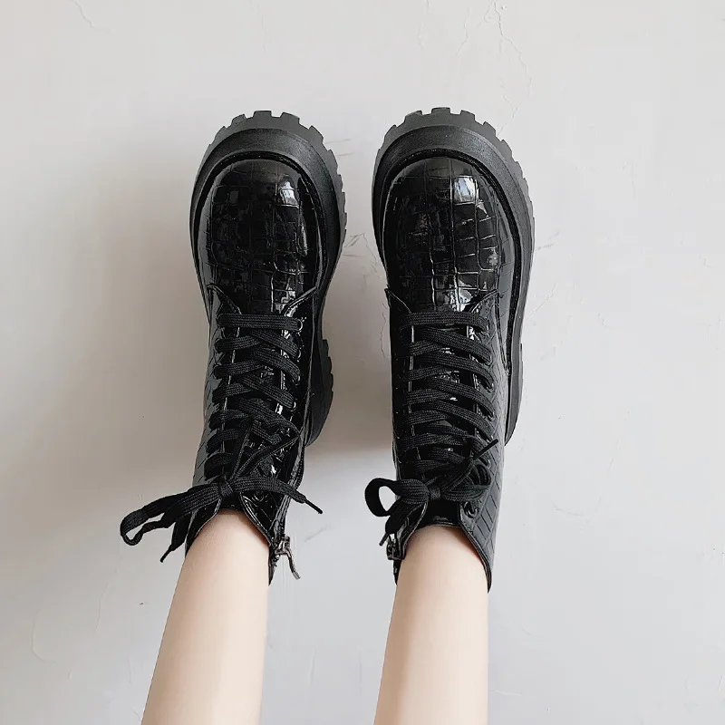 

boots women autumn and winter new Korean fashion net red tide short boots lace up leisure Women's boots with cotton