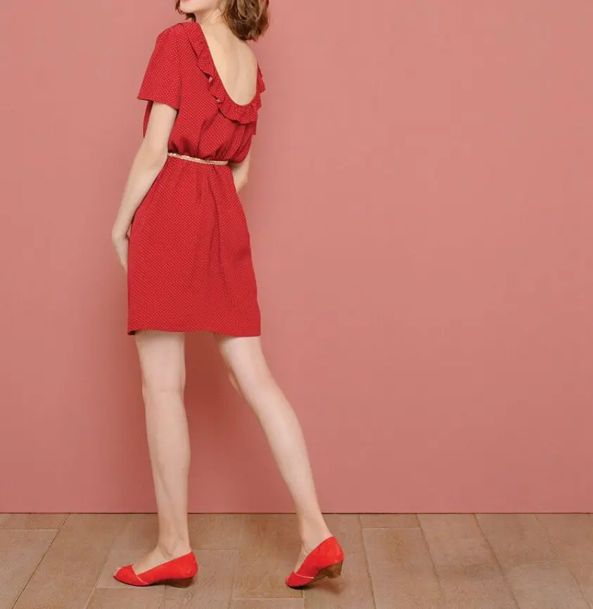 Женское летнее платье с коротким рукавом красное в горошек круглым вырезом и