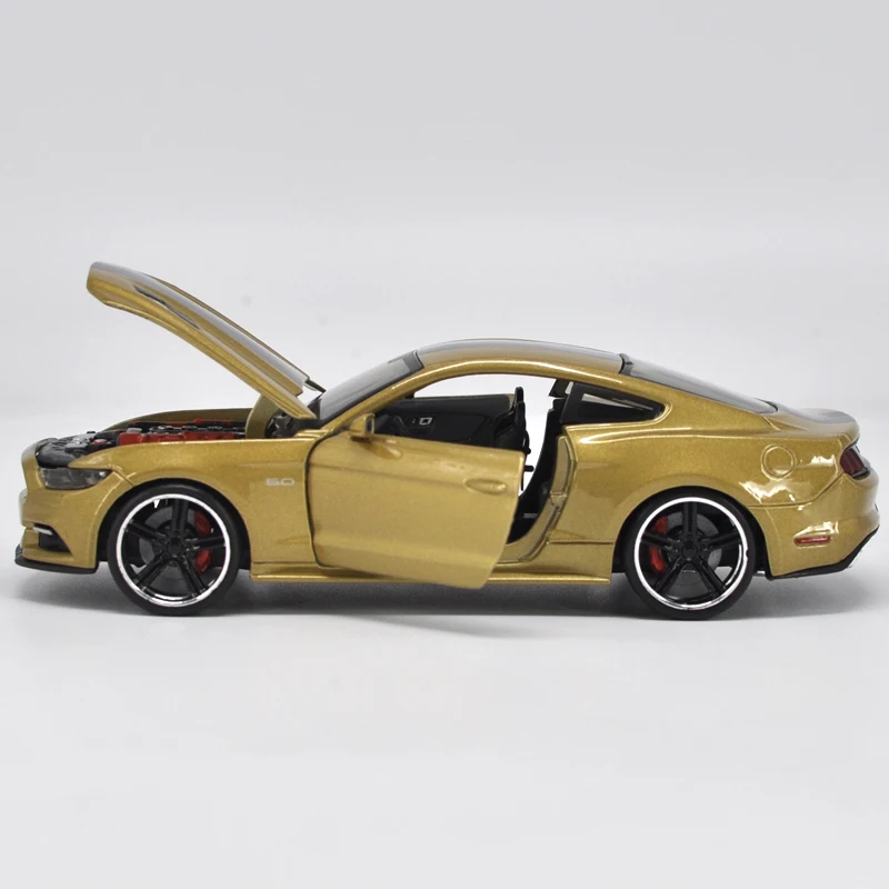 Изысканная коллекция 1:24 2015 Ford Mustang спортивный автомобиль сплав модель