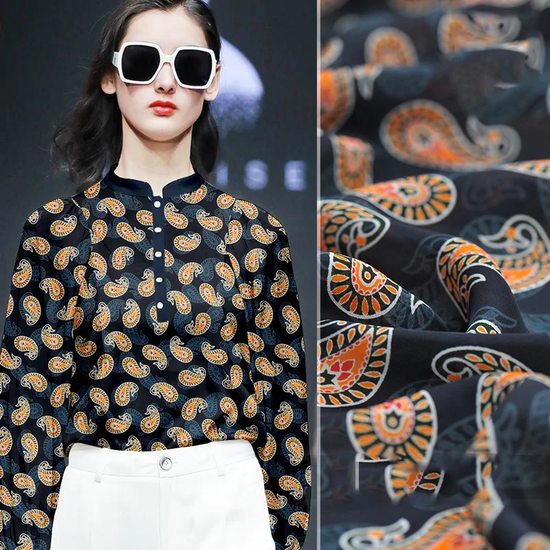 

Платье из шелковой ткани тутового шелкопряда