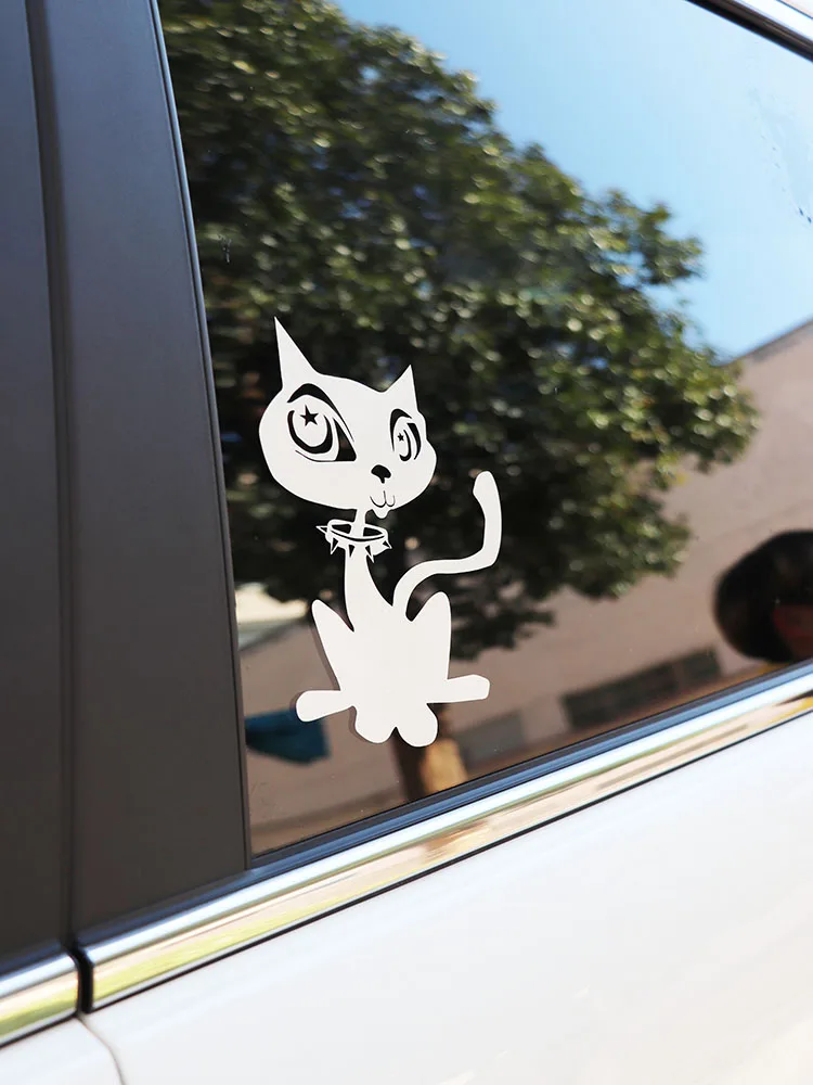 

ZTTZDY 13.6*16.8CM The cat with the necklace Car Sticker Vinyl Decal Black/Silver ZJ4-0209