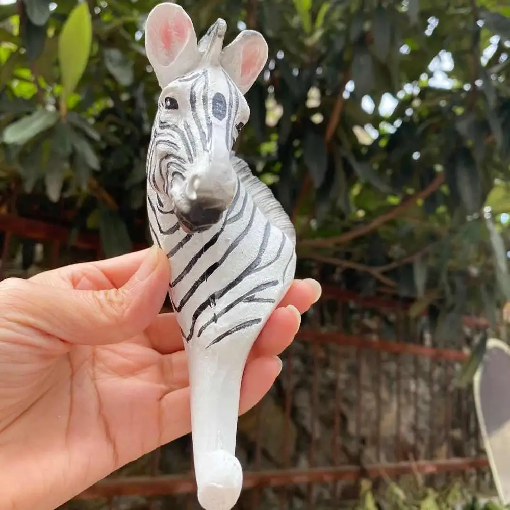 

Free Shipping Natural Crystal Zebra hook economical and practical decoration beautiful