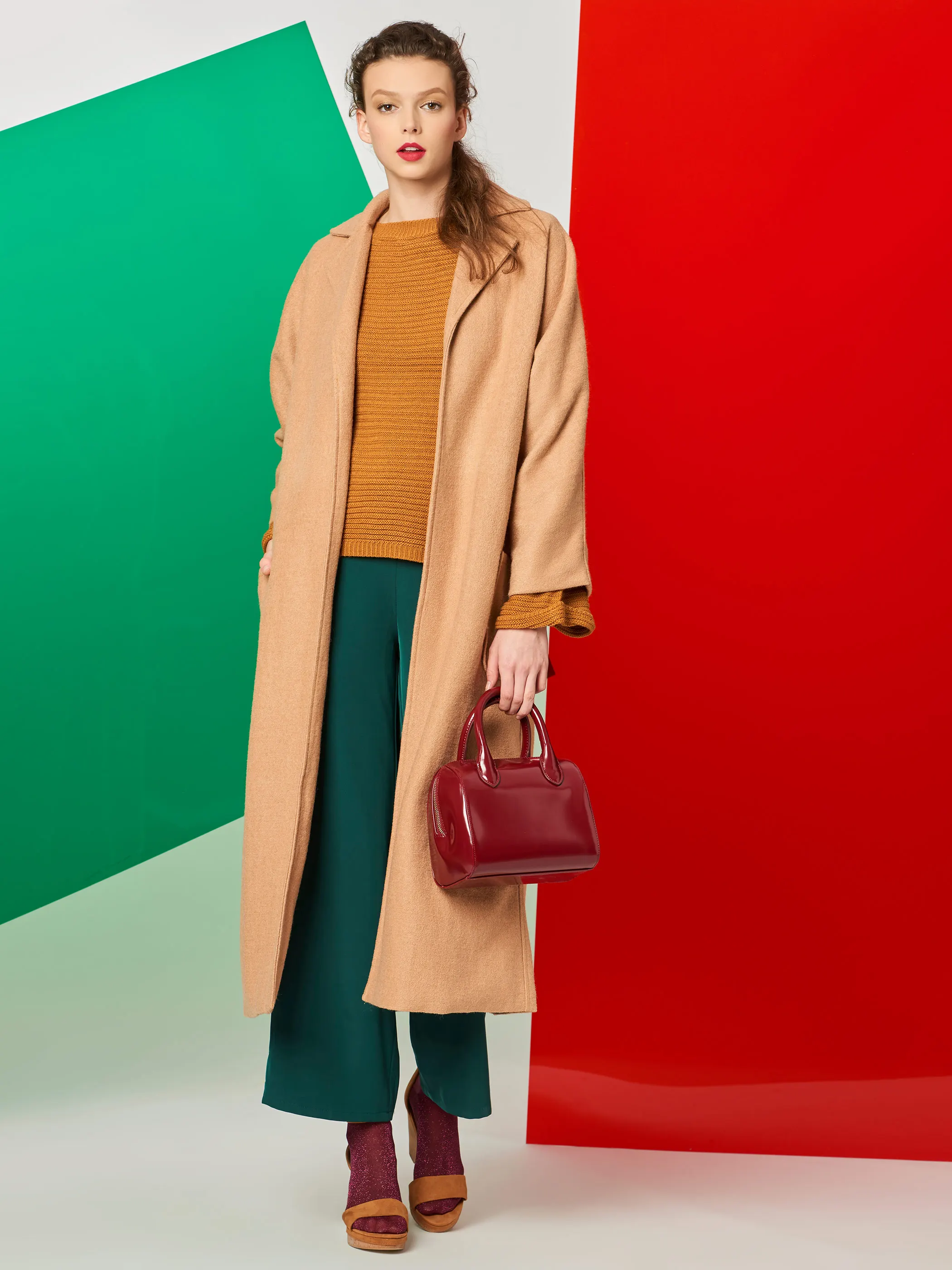 Женское длинное шерстяное пальто элегантное однотонное офисное с лацканами