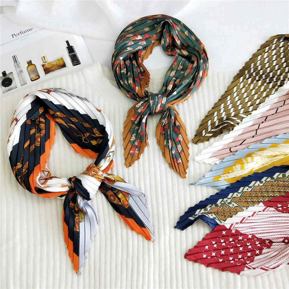 Bufandas plisadas de seda satinada de diseño para mujer, pañuelos cuadrados con estampado de Color brillante, pañuelo para el cuello, Foulard
