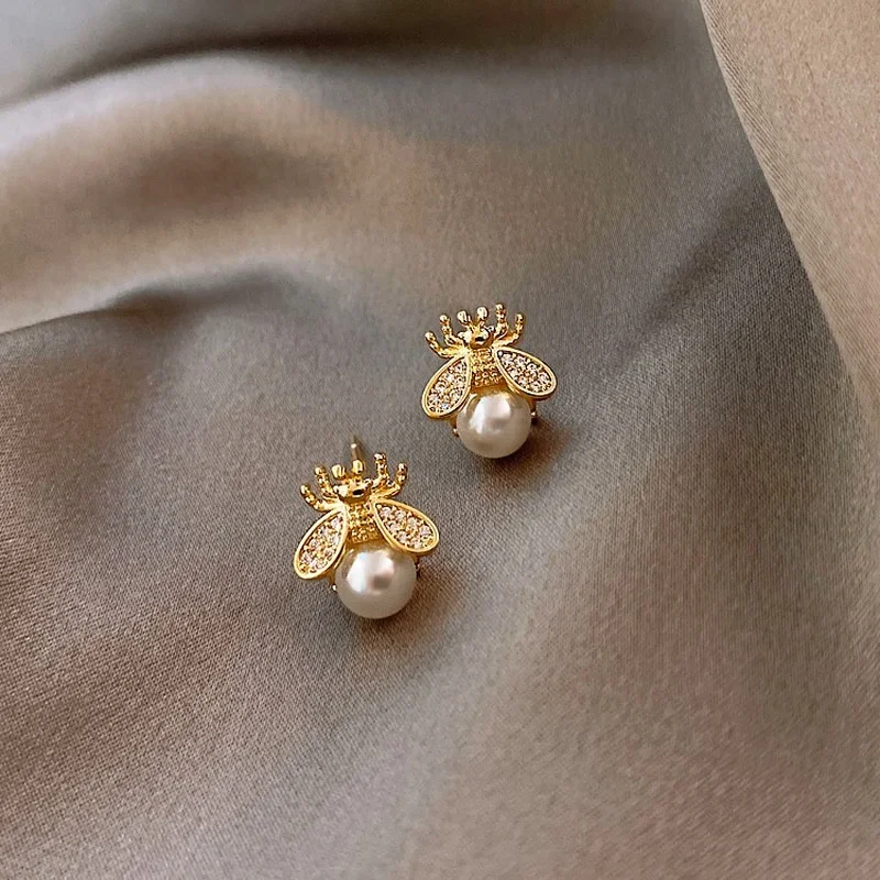 

KOUDOUN Simple and Luxurious Pearl Woman's Earrings Fashion Design Sense Bee Insect Earrings Korean Women Jewelry Sexy Earrings