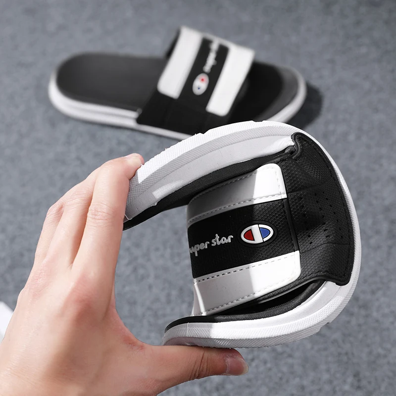 

2021 New Flat Slippers for Women Men Shoes Summer Large Size Breathable Shoes for Men's Waterproof Hollow Slippers Women