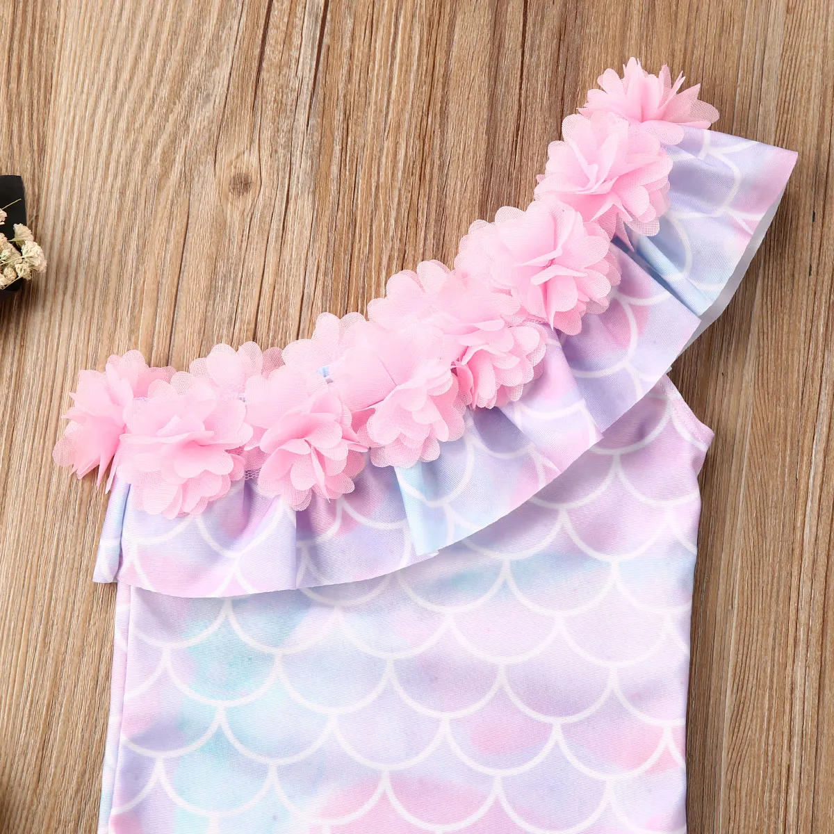 Цельнокроеный купальник для маленьких девочек без рукавов с принтом ракушек