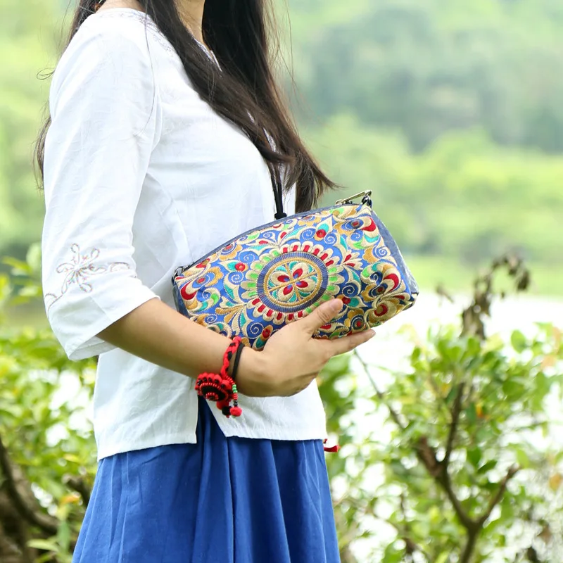 

Embroidered Messenger Bag Ethnic Fashion Embroidered Bag PU Embroidered Messenger Bag