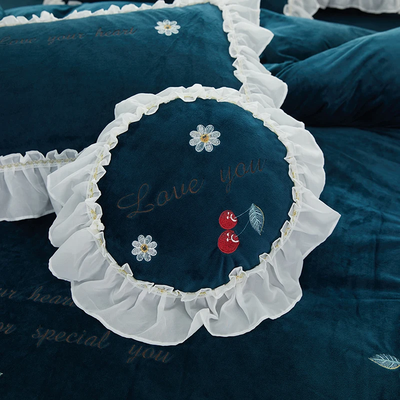 

Luxury Flannel Velvet Princess style Bedding Set Warm Fleece Lace Duvet Cover Bed Sheet Pillowcases Queen King Size 4Pcs