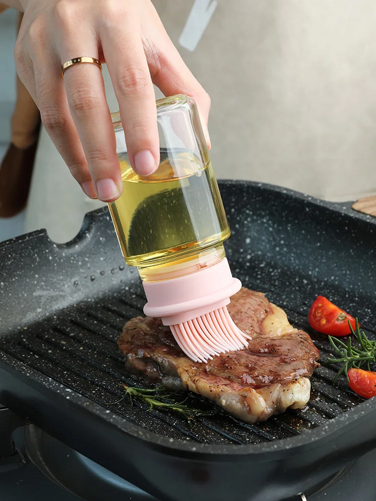 

Oil Bottle with Integrated Silicone Brush for BBQ Glass Seasoning Jar Kitchen Tool