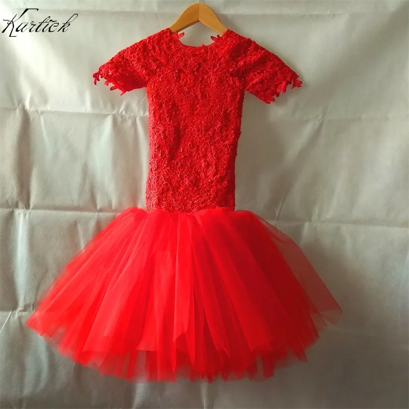 

Платье для девочки с юбкой-годе, коротким рукавом и цветами