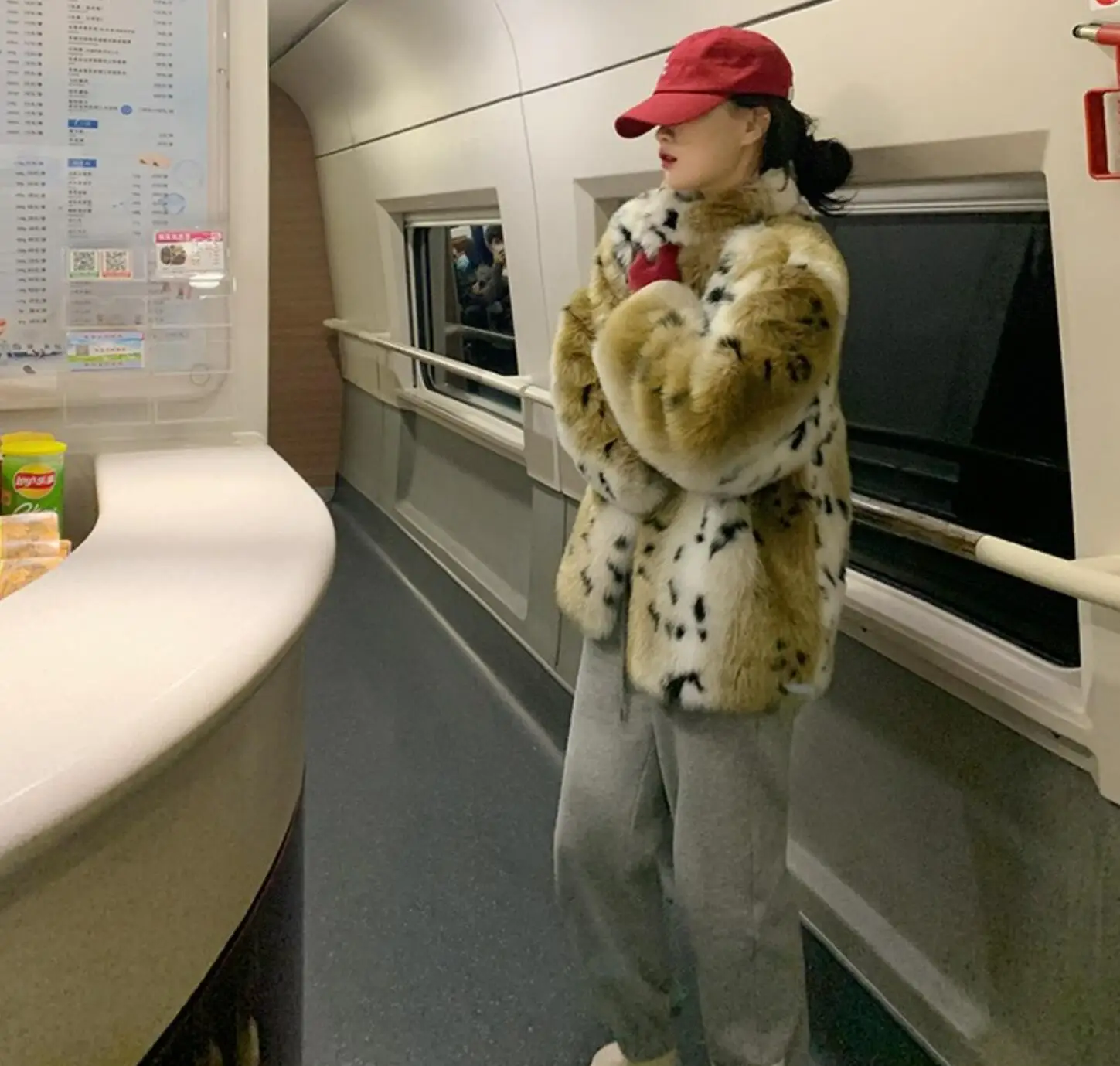 Женская меховая куртка с леопардовым принтом свободная Шуба длинным рукавом и