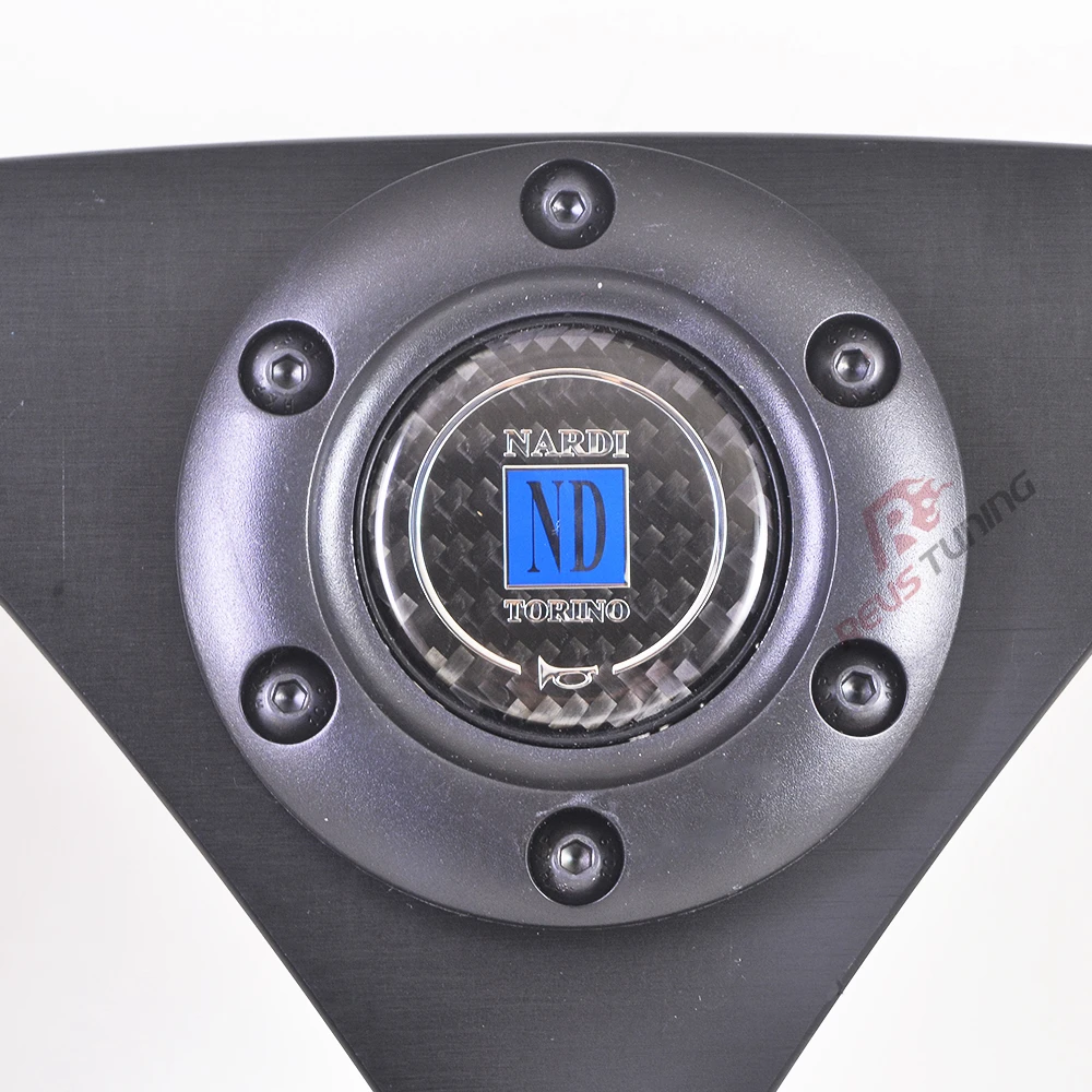 Универсальное рулевое колесо из углеродного волокна с кнопкой