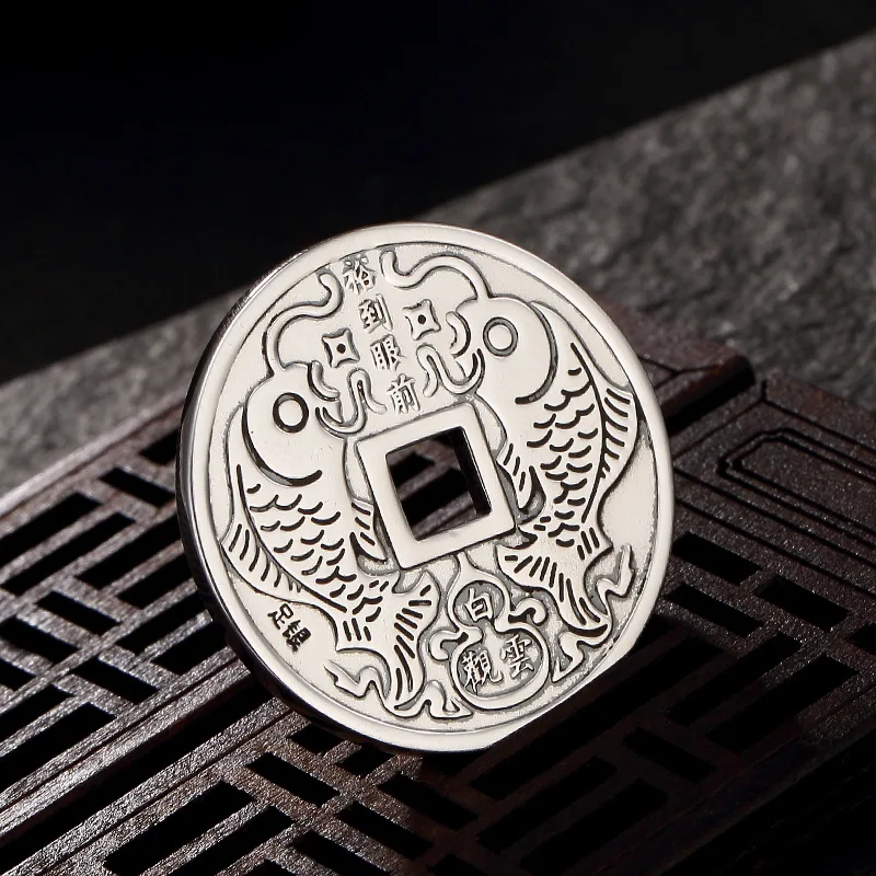 Старинная рыба с монетной подвеской из стерлингового серебра 990 пробы приносит