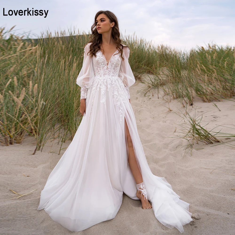 

Loverkissy Beach Long Sleeve Wedding Dresses Lace Appliques Tulle V Neck A Line Bridal Gowns with Slit Sweep Train Princess