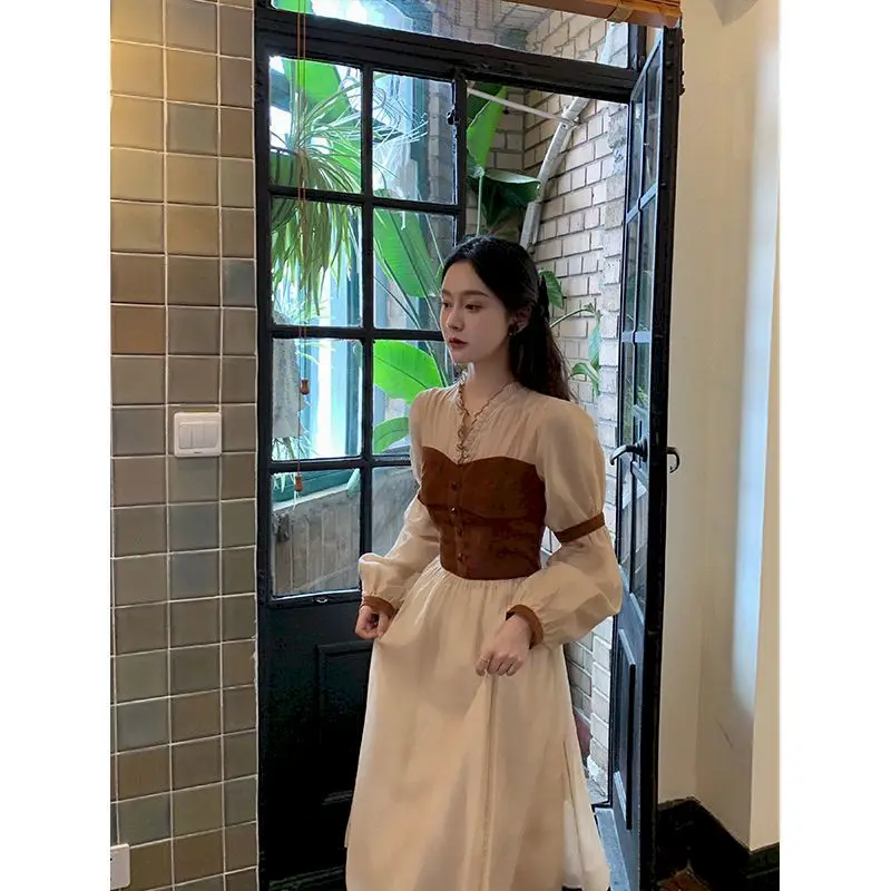 

2021 Mid-length Fairy Dress French Retro Niche Court Style Girl Skirt Waist Was Thin Elegant Ladies Button Stitching Lace V-neck