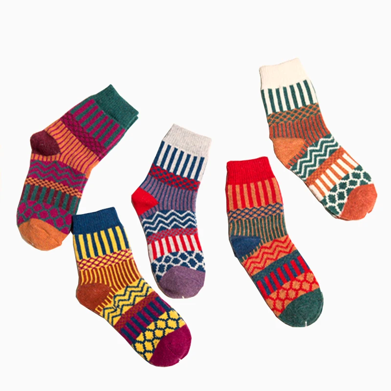 

5pairs/Lot New Winter Women Warm Thicken National Wind Wool Socks Medium Tube Rabbit Wool Crew Socks Designer Socks Smiley